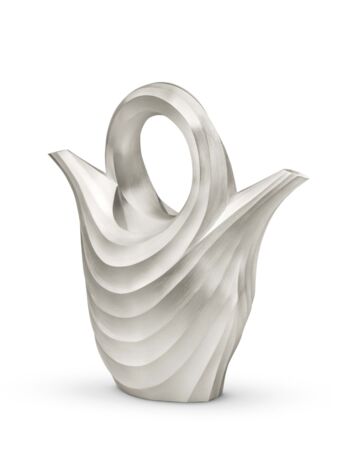 Dong-hyun Kim, Kanne ›Watering X‹, Goyang (Südkorea), 2022, Sterlingsilber, H 24,5 cm. © Künstler
