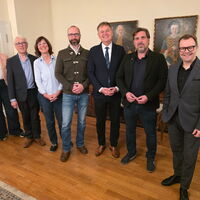 Zu sehen sind die Initiatoren der Gedenkveranstaltung