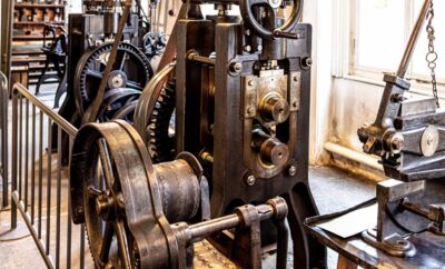 OTT-PAUSERSCHE FABRIK, Friktionsspindelpresse, ca.1900. © Museum im Prediger Schwäbisch Gmünd, Foto: Elias Blumenzwerg.