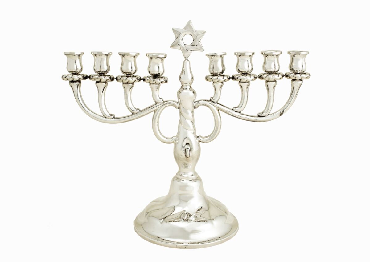 Chanukka-Leuchter L 43, Fa. Josef Pauser, Schwäbisch Gmünd, 1920-1930, Silber, H. 33,5 cmMuseum im Prediger, Schwäbisch Gmünd. Foto: Elias Blumenzwerg
