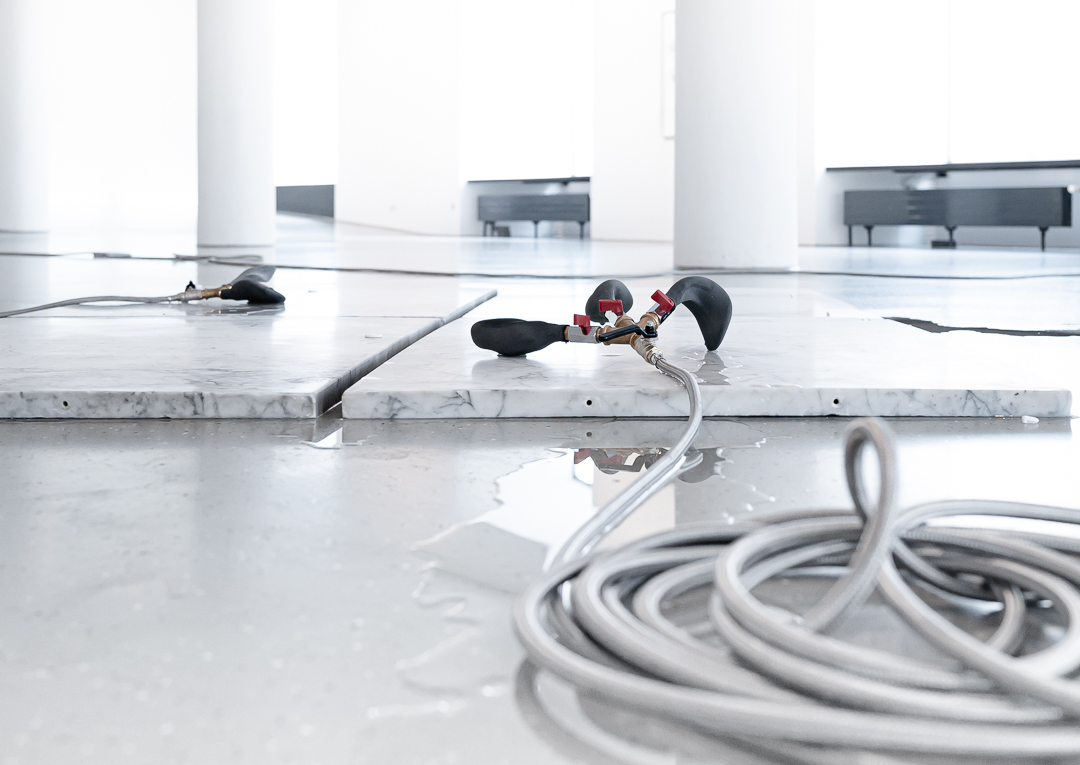 Philipp Messner, Installation »eating harmony«, Galerie im Prediger 2021. © VG Bild-Kunst, Bonn 2021, Foto: Michael Daiminger, München.