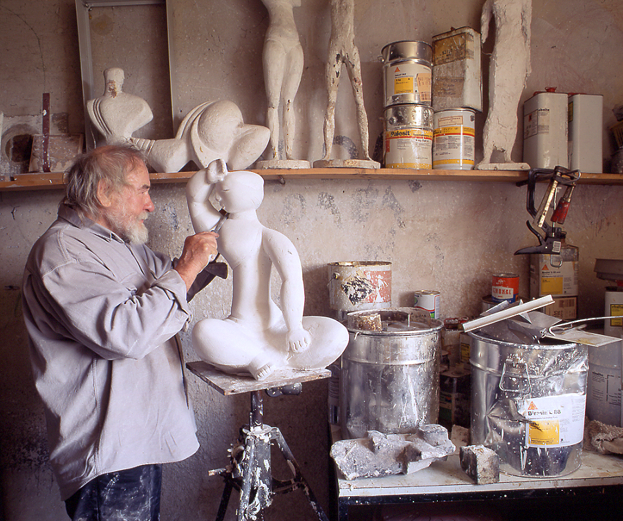 Max Seiz im Atelier 2002. © Rechtsnachfolge Künstler, Foto: Markus Hofele.