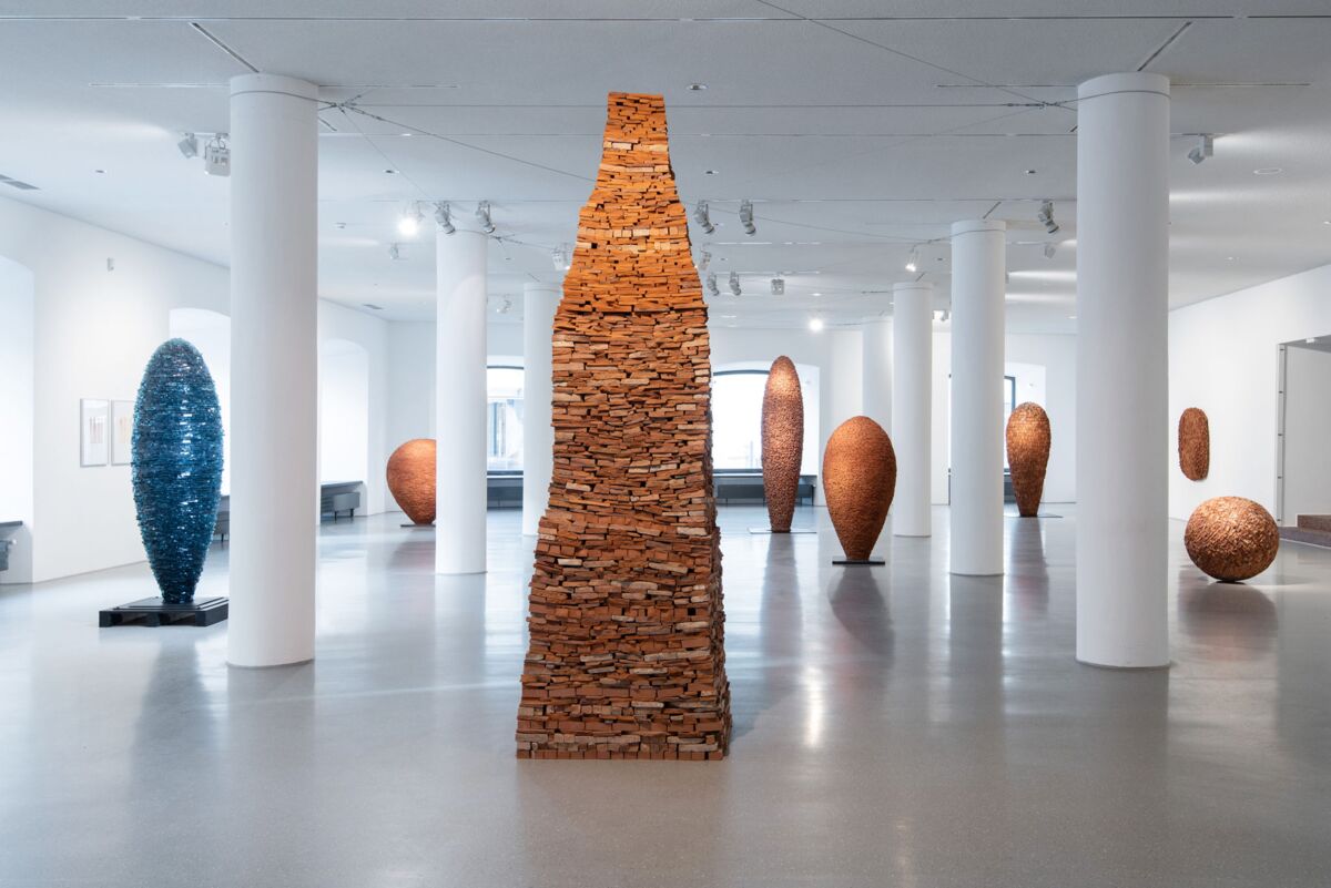 Reiner Seliger, Ausstellungsansicht "broken bricks", Galerie im Prediger 2019. Foto: Frank Kleinbach, Stuttgart.