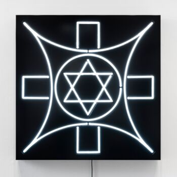 Naneci Yurdagül, Prophet der Frauen, 2021, Neonröhren montiert auf Aluminium, 132 × 132 × 19 cm, Courtesy Knust Kunz Gallery Editions, München. © VG Bild-Kunst, Bonn 2023 Naneci Yurdagül, Prophet der Frauen, 2021, Neonröhren montiert auf Aluminium, 132 × 132 × 19 cm, Courtesy Knust Kunz Gallery Editions, München. © VG Bild-Kunst, Bonn 2023