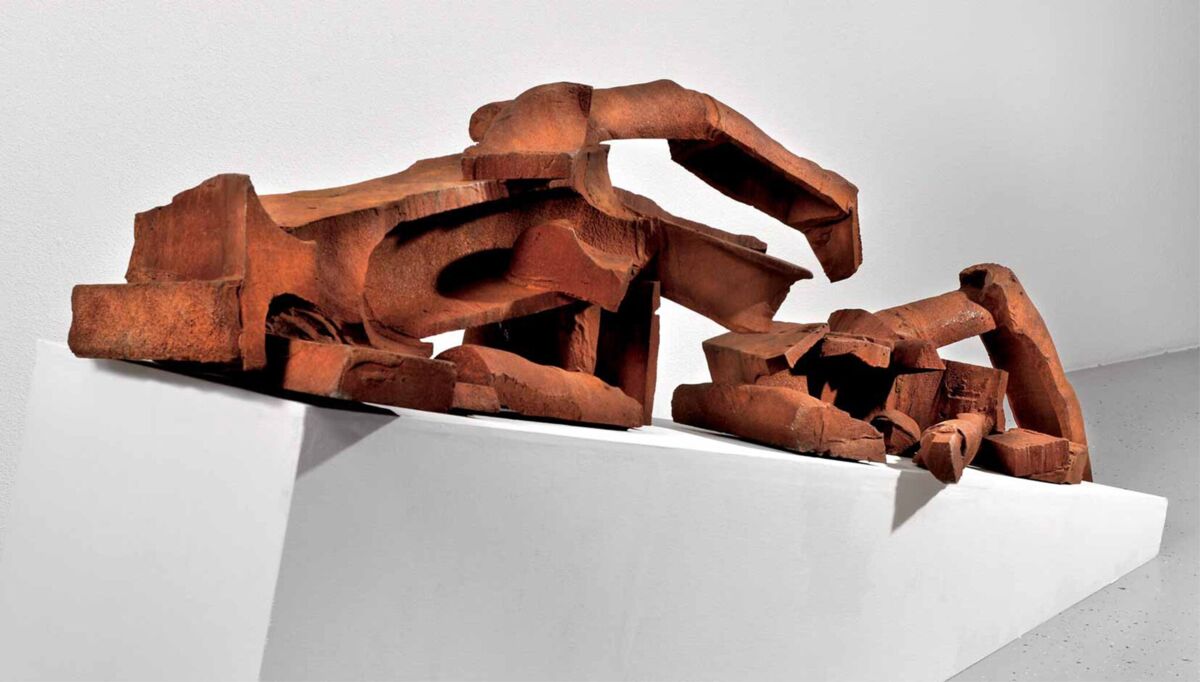 Eckhart Dietz, Ohne Titel, 2009, Eisen 75 × 218 × 87 cm. © Künstler, Foto: Holger Schimkat.