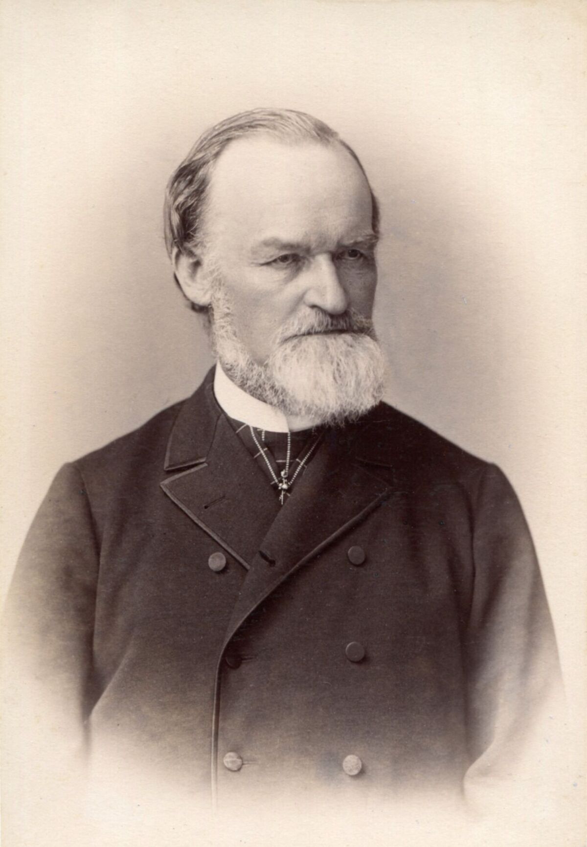 Julius Erhard,  Fabrikant, Kommerzienrat und Altertums- und Kunstsammler, nach einer Fotografie von Hermann Brandseph, Kgl. Württ. Hofphotograph, Stuttgart